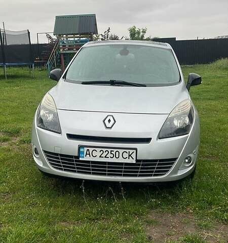 Серый Рено Гранд Сценик, объемом двигателя 1.5 л и пробегом 250 тыс. км за 8000 $, фото 6 на Automoto.ua