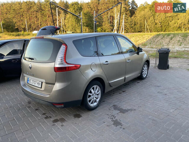 Серый Рено Гранд Сценик, объемом двигателя 1.46 л и пробегом 280 тыс. км за 8000 $, фото 12 на Automoto.ua