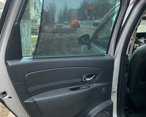 Сірий Рено Гранд Сценік, об'ємом двигуна 1.87 л та пробігом 220 тис. км за 8000 $, фото 46 на Automoto.ua