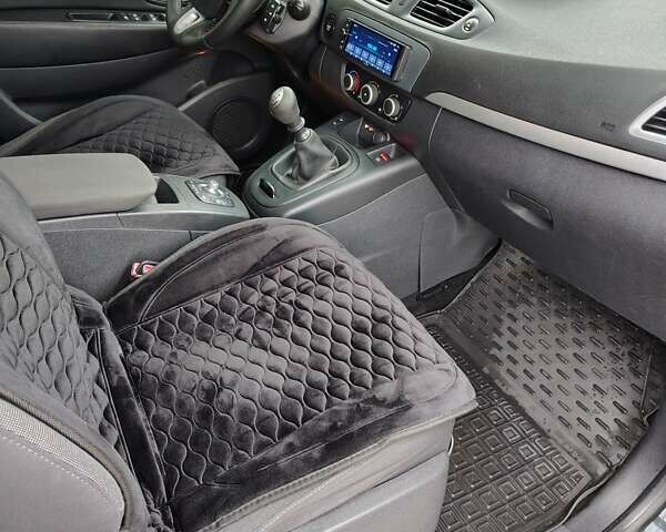 Серый Рено Гранд Сценик, объемом двигателя 1.5 л и пробегом 292 тыс. км за 6700 $, фото 19 на Automoto.ua