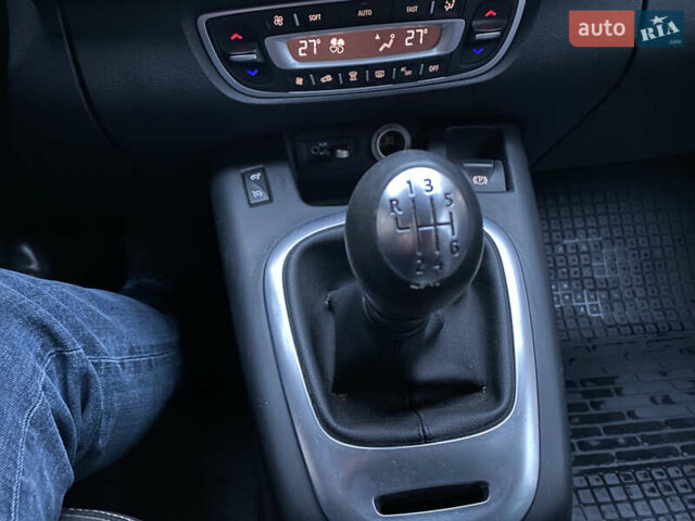 Сірий Рено Гранд Сценік, об'ємом двигуна 1.87 л та пробігом 220 тис. км за 8000 $, фото 21 на Automoto.ua