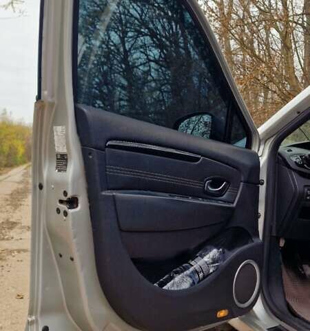 Серый Рено Гранд Сценик, объемом двигателя 1.6 л и пробегом 335 тыс. км за 7400 $, фото 50 на Automoto.ua