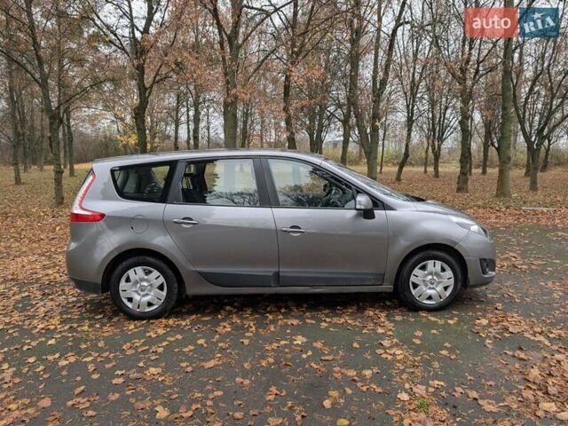 Серый Рено Гранд Сценик, объемом двигателя 1.5 л и пробегом 261 тыс. км за 5999 $, фото 11 на Automoto.ua