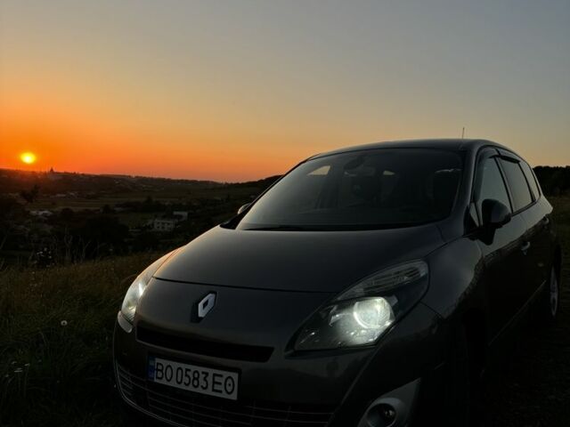 Серый Рено Гранд Сценик, объемом двигателя 1.5 л и пробегом 250 тыс. км за 7300 $, фото 3 на Automoto.ua