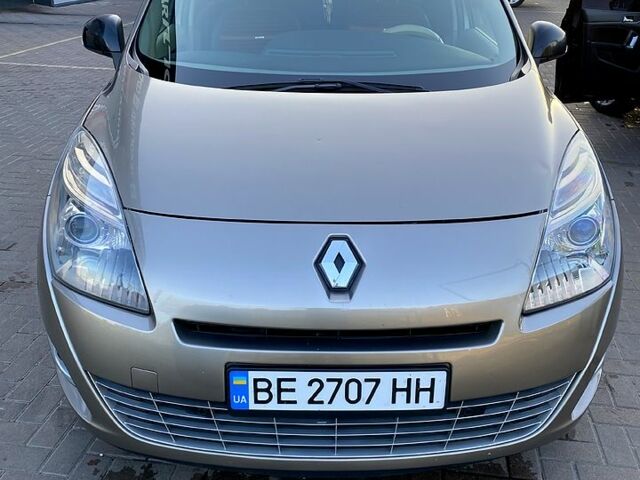 Серый Рено Гранд Сценик, объемом двигателя 1.5 л и пробегом 280 тыс. км за 8000 $, фото 11 на Automoto.ua