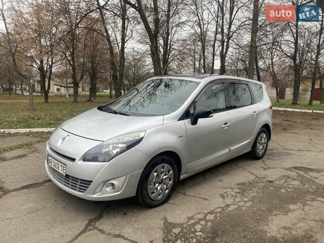 Сірий Рено Гранд Сценік, об'ємом двигуна 1.87 л та пробігом 220 тис. км за 8000 $, фото 14 на Automoto.ua