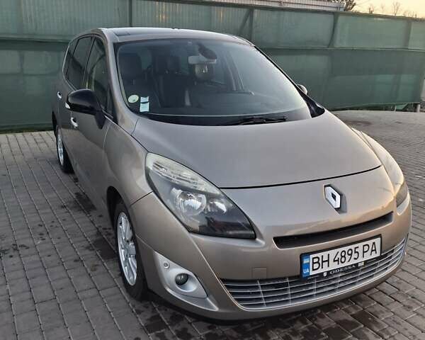 Серый Рено Гранд Сценик, объемом двигателя 1.6 л и пробегом 271 тыс. км за 7600 $, фото 14 на Automoto.ua