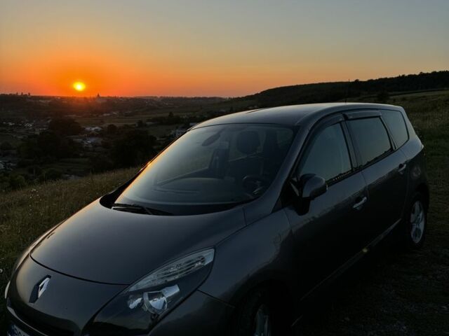 Серый Рено Гранд Сценик, объемом двигателя 1.5 л и пробегом 250 тыс. км за 7300 $, фото 4 на Automoto.ua