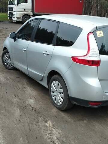 Сірий Рено Гранд Сценік, об'ємом двигуна 2 л та пробігом 329 тис. км за 7350 $, фото 15 на Automoto.ua