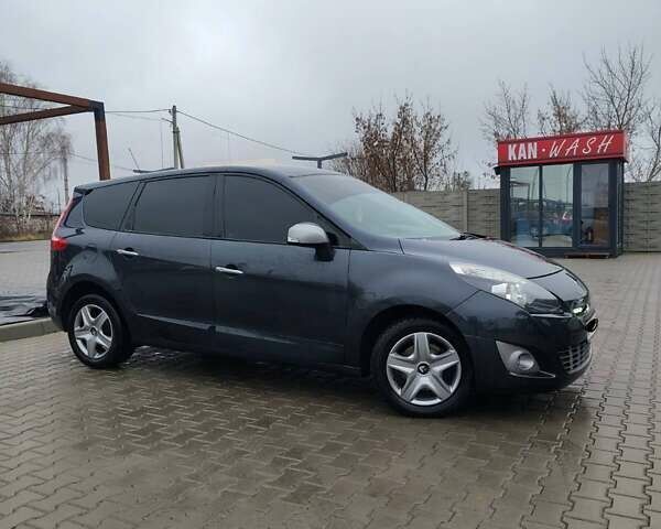 Серый Рено Гранд Сценик, объемом двигателя 1.5 л и пробегом 292 тыс. км за 6700 $, фото 4 на Automoto.ua