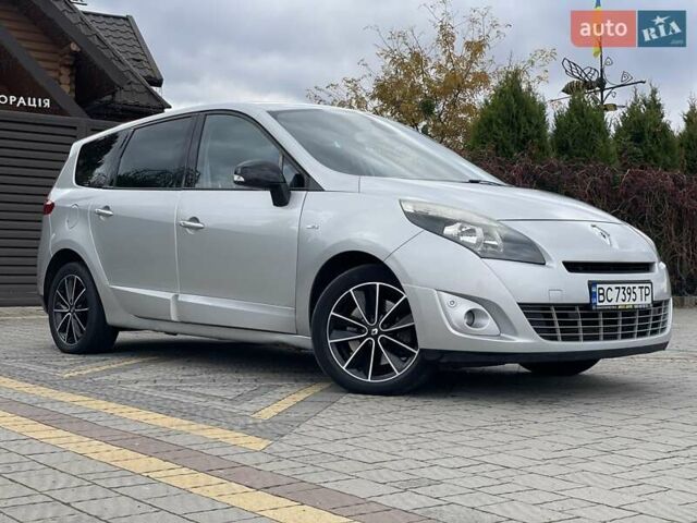 Серый Рено Гранд Сценик, объемом двигателя 2 л и пробегом 249 тыс. км за 8450 $, фото 7 на Automoto.ua