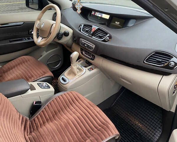 Серый Рено Гранд Сценик, объемом двигателя 1.46 л и пробегом 280 тыс. км за 8000 $, фото 1 на Automoto.ua