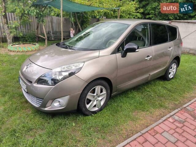 Серый Рено Гранд Сценик, объемом двигателя 1.6 л и пробегом 240 тыс. км за 7500 $, фото 2 на Automoto.ua