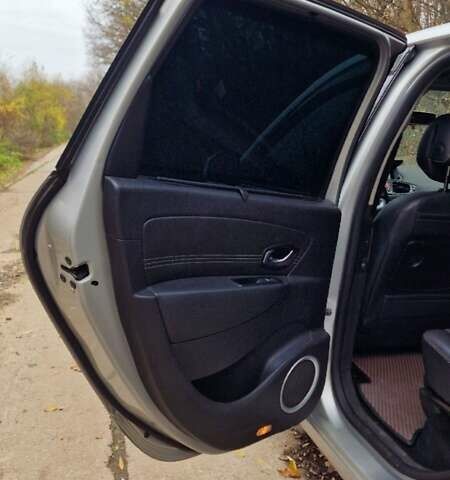 Серый Рено Гранд Сценик, объемом двигателя 1.6 л и пробегом 335 тыс. км за 7400 $, фото 55 на Automoto.ua