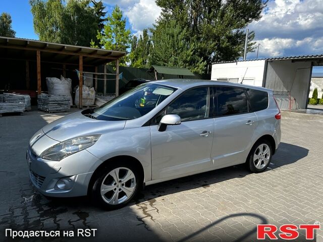 Серый Рено Гранд Сценик, объемом двигателя 1.6 л и пробегом 268 тыс. км за 8100 $, фото 2 на Automoto.ua