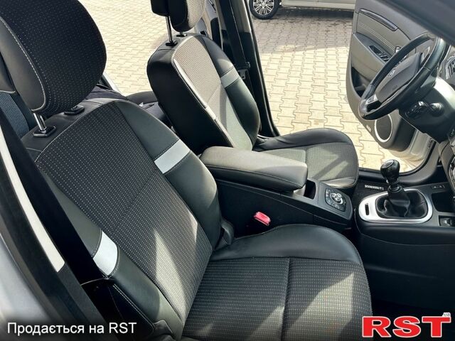 Серый Рено Гранд Сценик, объемом двигателя 1.6 л и пробегом 268 тыс. км за 8100 $, фото 7 на Automoto.ua