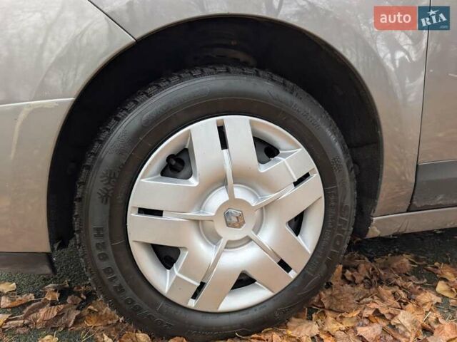 Серый Рено Гранд Сценик, объемом двигателя 1.5 л и пробегом 261 тыс. км за 5999 $, фото 12 на Automoto.ua