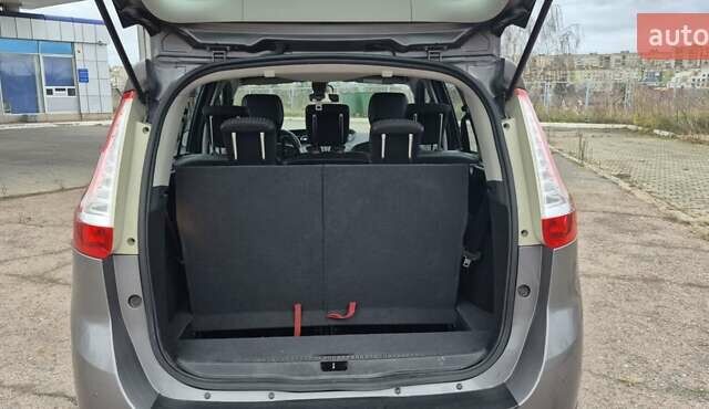 Серый Рено Гранд Сценик, объемом двигателя 1.6 л и пробегом 149 тыс. км за 8500 $, фото 34 на Automoto.ua