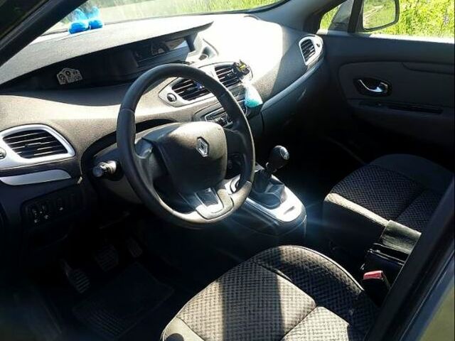 Серый Рено Гранд Сценик, объемом двигателя 1.5 л и пробегом 282 тыс. км за 6300 $, фото 7 на Automoto.ua