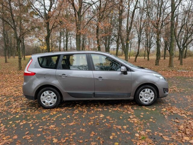 Серый Рено Гранд Сценик, объемом двигателя 1.5 л и пробегом 261 тыс. км за 5999 $, фото 13 на Automoto.ua