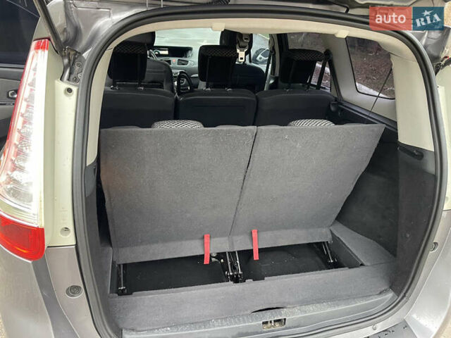 Серый Рено Гранд Сценик, объемом двигателя 1.46 л и пробегом 277 тыс. км за 6900 $, фото 12 на Automoto.ua
