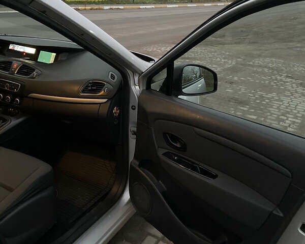 Серый Рено Гранд Сценик, объемом двигателя 1.46 л и пробегом 284 тыс. км за 5950 $, фото 24 на Automoto.ua