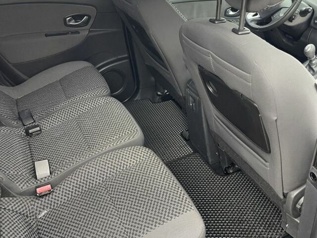 Серый Рено Гранд Сценик, объемом двигателя 1.5 л и пробегом 277 тыс. км за 6900 $, фото 4 на Automoto.ua