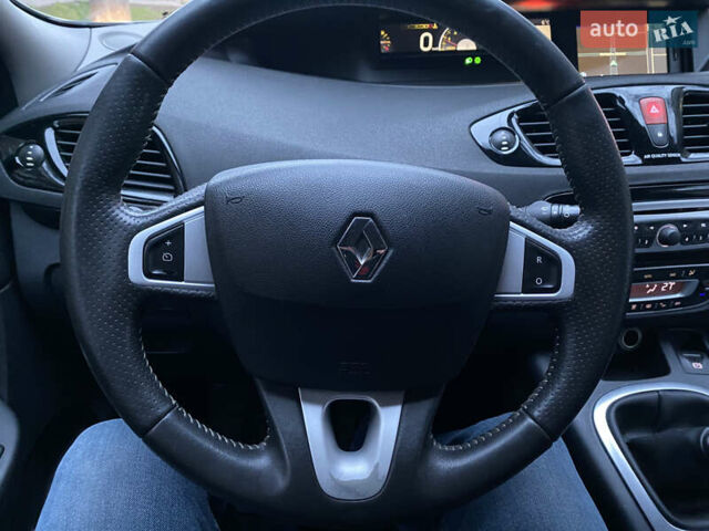 Сірий Рено Гранд Сценік, об'ємом двигуна 1.87 л та пробігом 220 тис. км за 8000 $, фото 25 на Automoto.ua