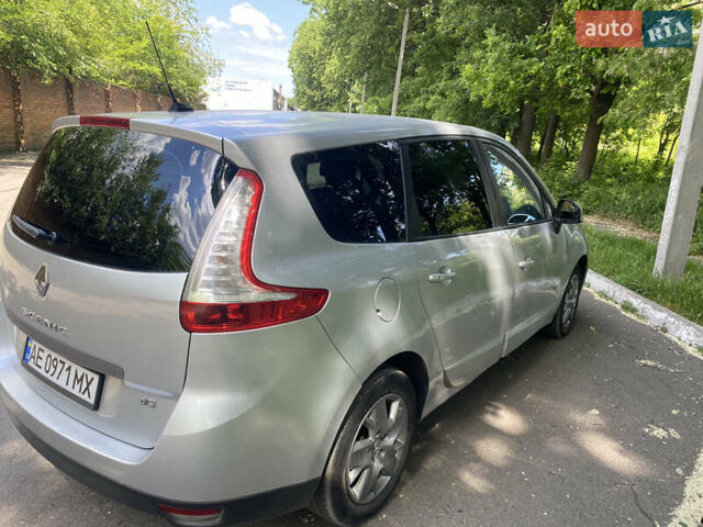 Сірий Рено Гранд Сценік, об'ємом двигуна 1.46 л та пробігом 228 тис. км за 7900 $, фото 4 на Automoto.ua