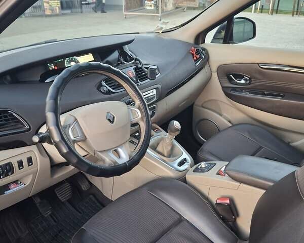 Серый Рено Гранд Сценик, объемом двигателя 1.6 л и пробегом 271 тыс. км за 7600 $, фото 7 на Automoto.ua