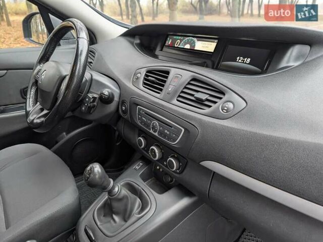 Серый Рено Гранд Сценик, объемом двигателя 1.5 л и пробегом 261 тыс. км за 5999 $, фото 21 на Automoto.ua
