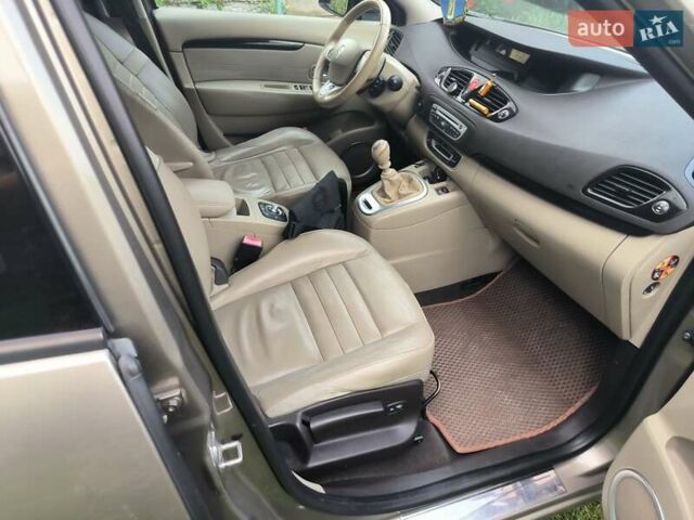 Серый Рено Гранд Сценик, объемом двигателя 1.6 л и пробегом 240 тыс. км за 7500 $, фото 12 на Automoto.ua