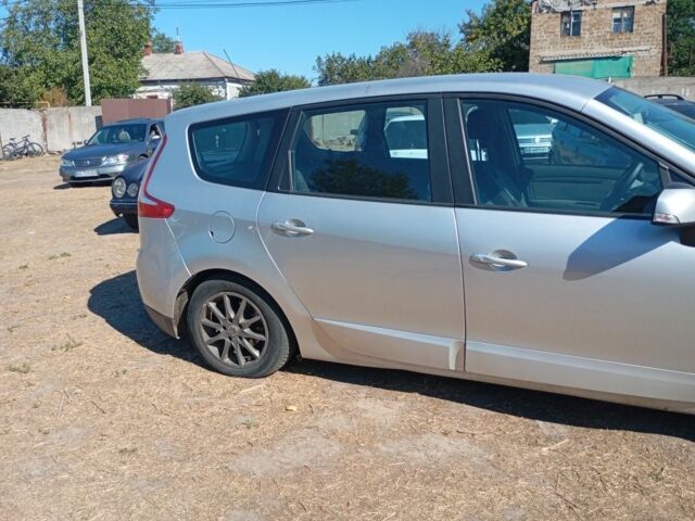 Серый Рено Гранд Сценик, объемом двигателя 1.5 л и пробегом 184 тыс. км за 5900 $, фото 3 на Automoto.ua