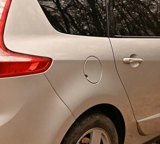 Серый Рено Гранд Сценик, объемом двигателя 1.6 л и пробегом 335 тыс. км за 7400 $, фото 71 на Automoto.ua