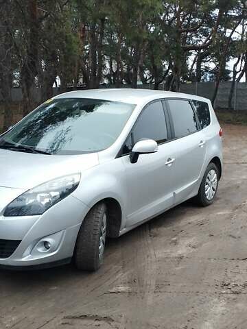 Сірий Рено Гранд Сценік, об'ємом двигуна 2 л та пробігом 329 тис. км за 7350 $, фото 7 на Automoto.ua