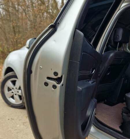 Серый Рено Гранд Сценик, объемом двигателя 1.6 л и пробегом 335 тыс. км за 7400 $, фото 57 на Automoto.ua