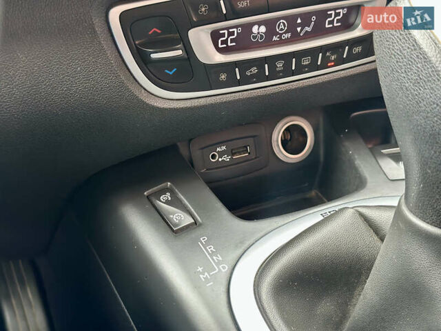 Рено Гранд Сценик 2011 в Киеве на Automoto.ua Серый Рено Гранд Сценик, объемом двигателя 1.46 л и пробегом 277 тыс. км за 8300 $, фото 12 на Automoto.ua