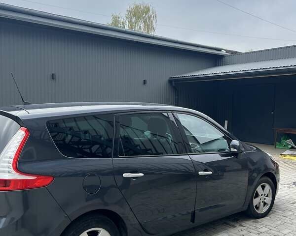 Сірий Рено Гранд Сценік, об'ємом двигуна 1.6 л та пробігом 242 тис. км за 8000 $, фото 3 на Automoto.ua