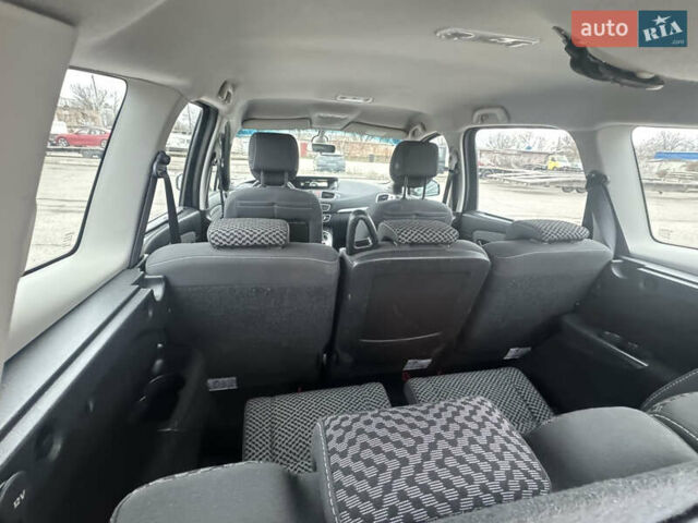 Сірий Рено Гранд Сценік, об'ємом двигуна 1.6 л та пробігом 219 тис. км за 9000 $, фото 52 на Automoto.ua