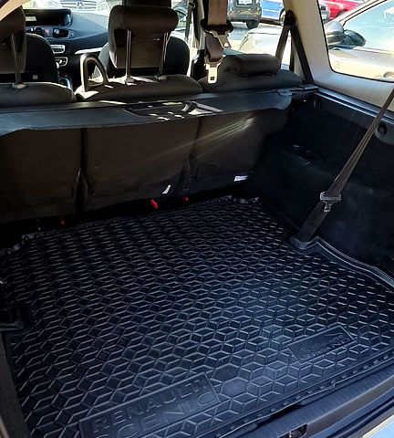 Серый Рено Гранд Сценик, объемом двигателя 1.5 л и пробегом 300 тыс. км за 7000 $, фото 9 на Automoto.ua