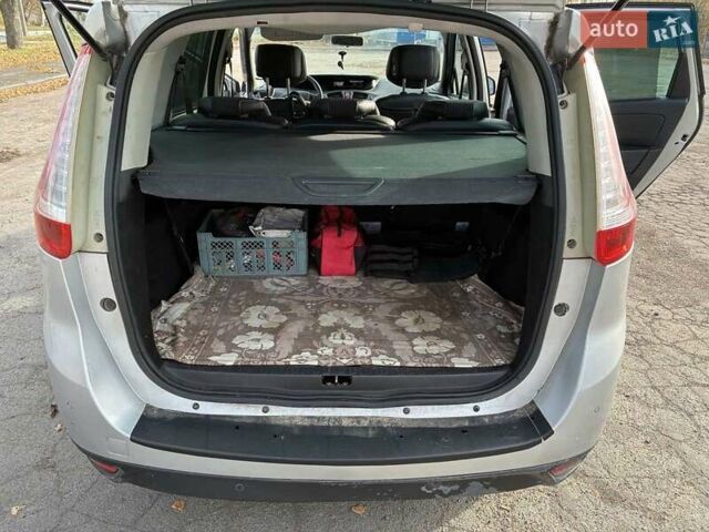 Сірий Рено Гранд Сценік, об'ємом двигуна 1.46 л та пробігом 193 тис. км за 6799 $, фото 16 на Automoto.ua
