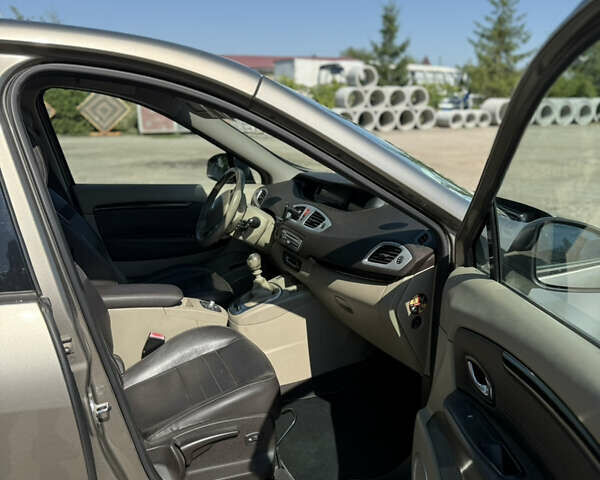 Серый Рено Гранд Сценик, объемом двигателя 1.9 л и пробегом 280 тыс. км за 8000 $, фото 10 на Automoto.ua