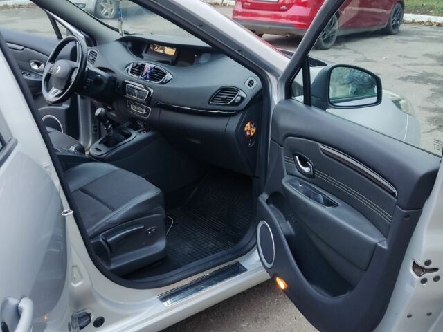 Серый Рено Гранд Сценик, объемом двигателя 1.6 л и пробегом 310 тыс. км за 7300 $, фото 14 на Automoto.ua