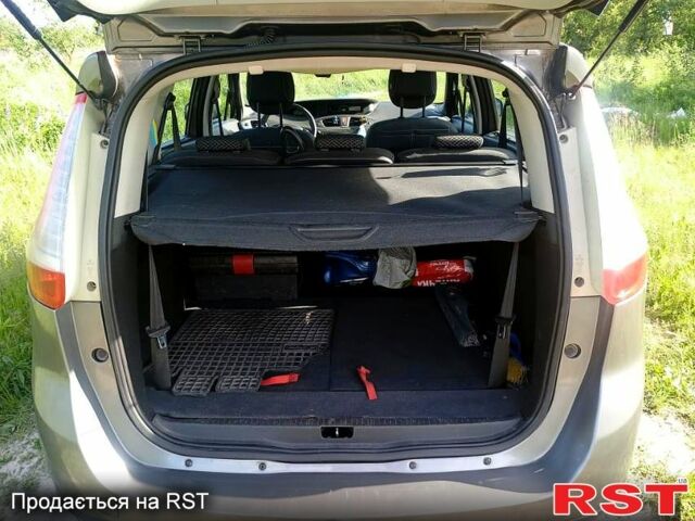 Серый Рено Гранд Сценик, объемом двигателя 1.5 л и пробегом 282 тыс. км за 6300 $, фото 3 на Automoto.ua