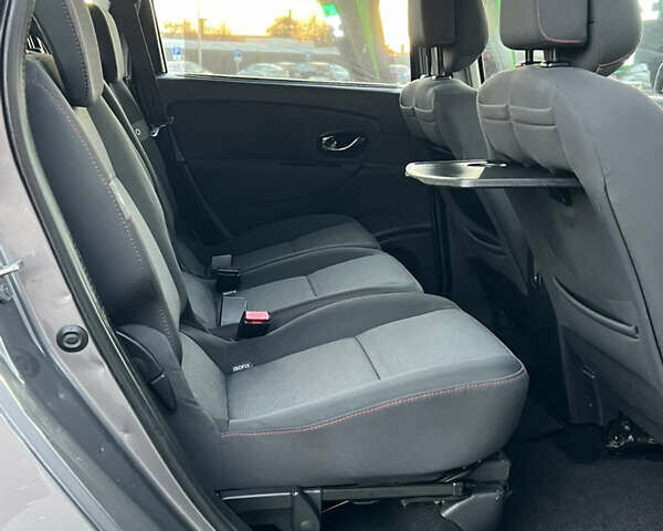 Сірий Рено Гранд Сценік, об'ємом двигуна 1.6 л та пробігом 238 тис. км за 8700 $, фото 23 на Automoto.ua