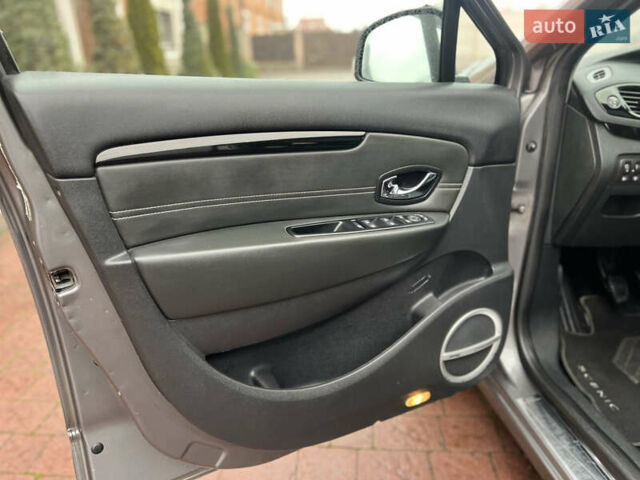 Серый Рено Гранд Сценик, объемом двигателя 1.6 л и пробегом 238 тыс. км за 9500 $, фото 22 на Automoto.ua