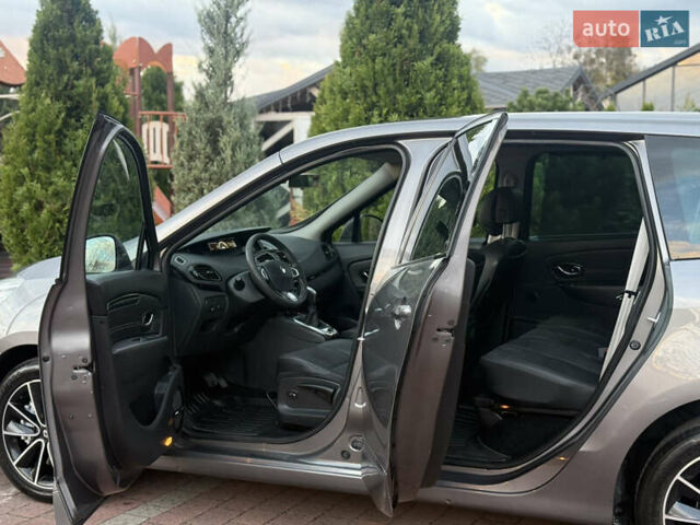 Серый Рено Гранд Сценик, объемом двигателя 2 л и пробегом 241 тыс. км за 10950 $, фото 2 на Automoto.ua