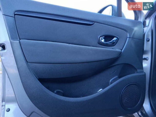 Серый Рено Гранд Сценик, объемом двигателя 1.5 л и пробегом 233 тыс. км за 9200 $, фото 14 на Automoto.ua