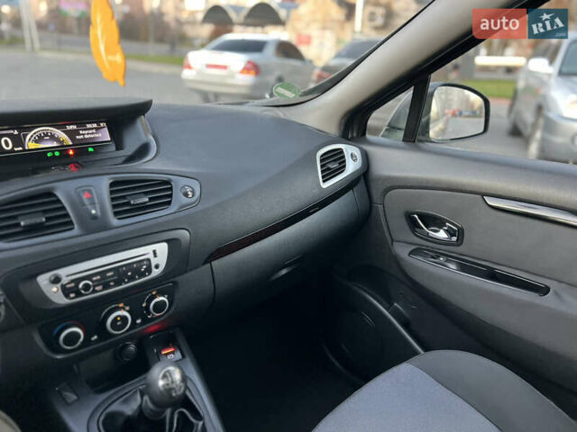 Сірий Рено Гранд Сценік, об'ємом двигуна 1.6 л та пробігом 238 тис. км за 8700 $, фото 56 на Automoto.ua