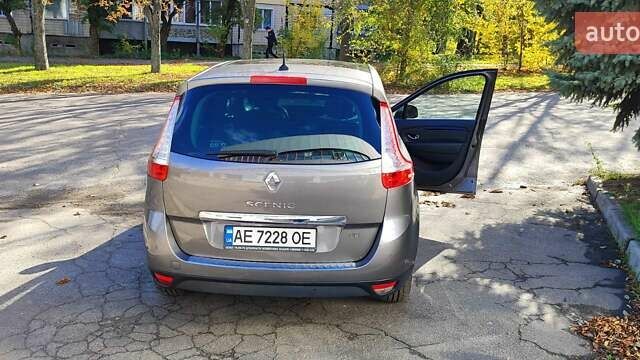 Сірий Рено Гранд Сценік, об'ємом двигуна 1.46 л та пробігом 250 тис. км за 8500 $, фото 39 на Automoto.ua